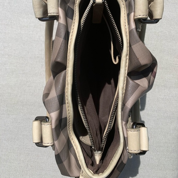 Burberry purse - Picture 2 of 12